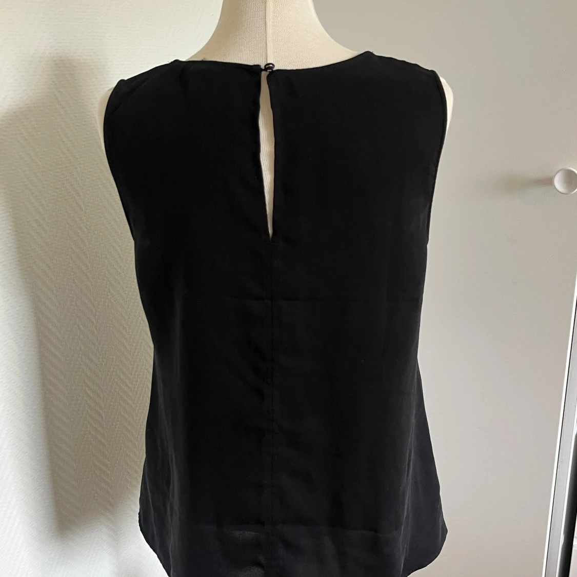 H&M svart spets linne - 91