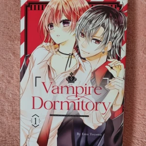 Vampire Dormitory: Vol 1, Manga - Vol 1 av serien Vampire Dormitory, av Ema Toyama. Boken är i fint skick och är i princip oanvänd!