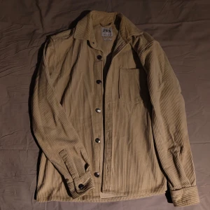 Zara Manchester Jacka Storlek S - Plagget är i fint skick, kontakta mig vid frågor!🌻  /Janne