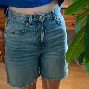 Blåa jeansshorts ifrån hm!