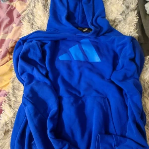 Adidas tröja  - Använt skick  Stl L 