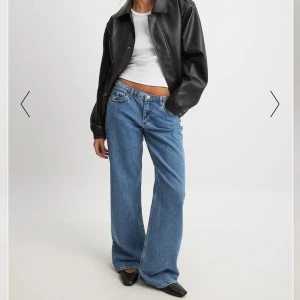 NAKD Jeans  - Supersnygga jeans som jag säljer pga att jag har dem i en liknande färg, älskar dem!😊