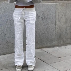 Linnebyxor - Säljer dessa superfina linnebyxorna från alobha i storlek xs som är helt slutsålda. Helt oanvända med prislappen kvar!!🥰❤️ 