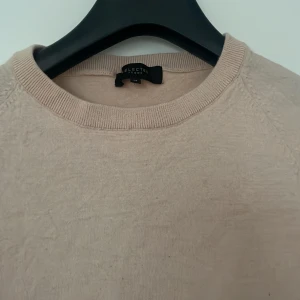 Rosa stickad💕💖 - OBS!—>>Det är galjen som får den se stor ut❣️