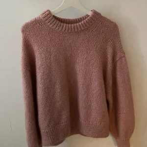 Rosa stickad tröja - använd 1 gång
