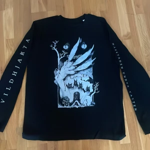 Långärmad tröja - Alldeles ny svart långärmad tröja. 