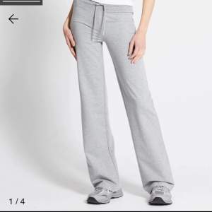  köpte dem här byxorna för 200kr och säljer den för att bestälde den i fel storlek söker den i S/M eller köp den för ny pris 69