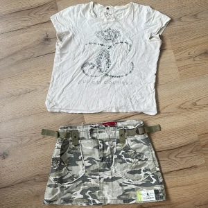 Tröja å kjol  - Storlek m men mer en xs-s vintage juicy, den är använd och och har skavanker så som att den tappat diamanter som syns på bilden dock inget som läggs jätte mycket märke till då de smälter in, samt små bristningar i tyget mellan stenarna  Och kjol 