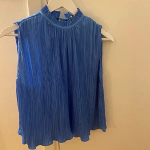 Zara topp - Super snygg zara topp. Endast använd 1 gång så nyskick💗