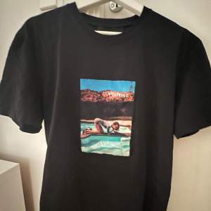 Säljer min eftertraktade Limitato t-shirt då den ej kommer till användning! Köpt på NK för 1800. Box ingår ej då jag tappat bort den vid flytt. Inga defekter eller likande så tröjan är i toppskick. Tveka inte vid frågor och funderingar!