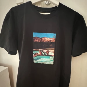 Limitato t-shirt - Säljer min eftertraktade Limitato t-shirt då den ej kommer till användning! Köpt på NK för 1800. Box ingår ej då jag tappat bort den vid flytt. Inga defekter eller likande så tröjan är i toppskick. Tveka inte vid frågor och funderingar!