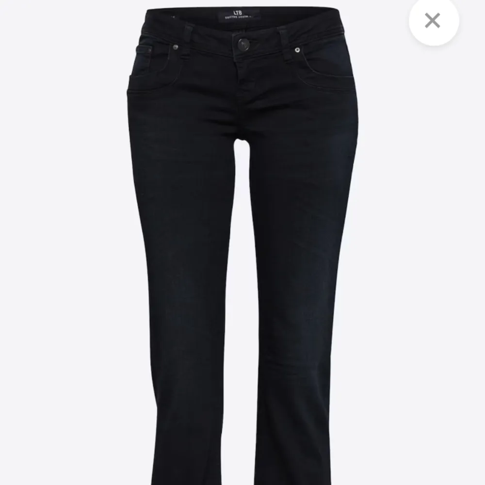Lågmidjade bootcut ltb jeans i modellen valerie. Nytt skick. Kan sälja eller byta mot ett par som är mindre i midjan.. Jeans & Byxor.