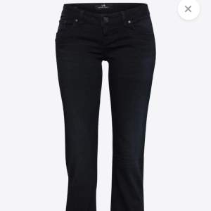 Lågmidjade bootcut ltb jeans i modellen valerie. Nytt skick. Kan sälja eller byta mot ett par som är mindre i midjan.