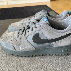 Nike Air force 1 - Säljer nu dessa limited edition Airforces från JD, kostar runt 5000 nya just nu eftersom att de inte går att få tag på. Storlek 40. Säljer pga att de är för små. Pris kan diskuteras. De är använda fåtal gånger och är ett väldigt bra skick.