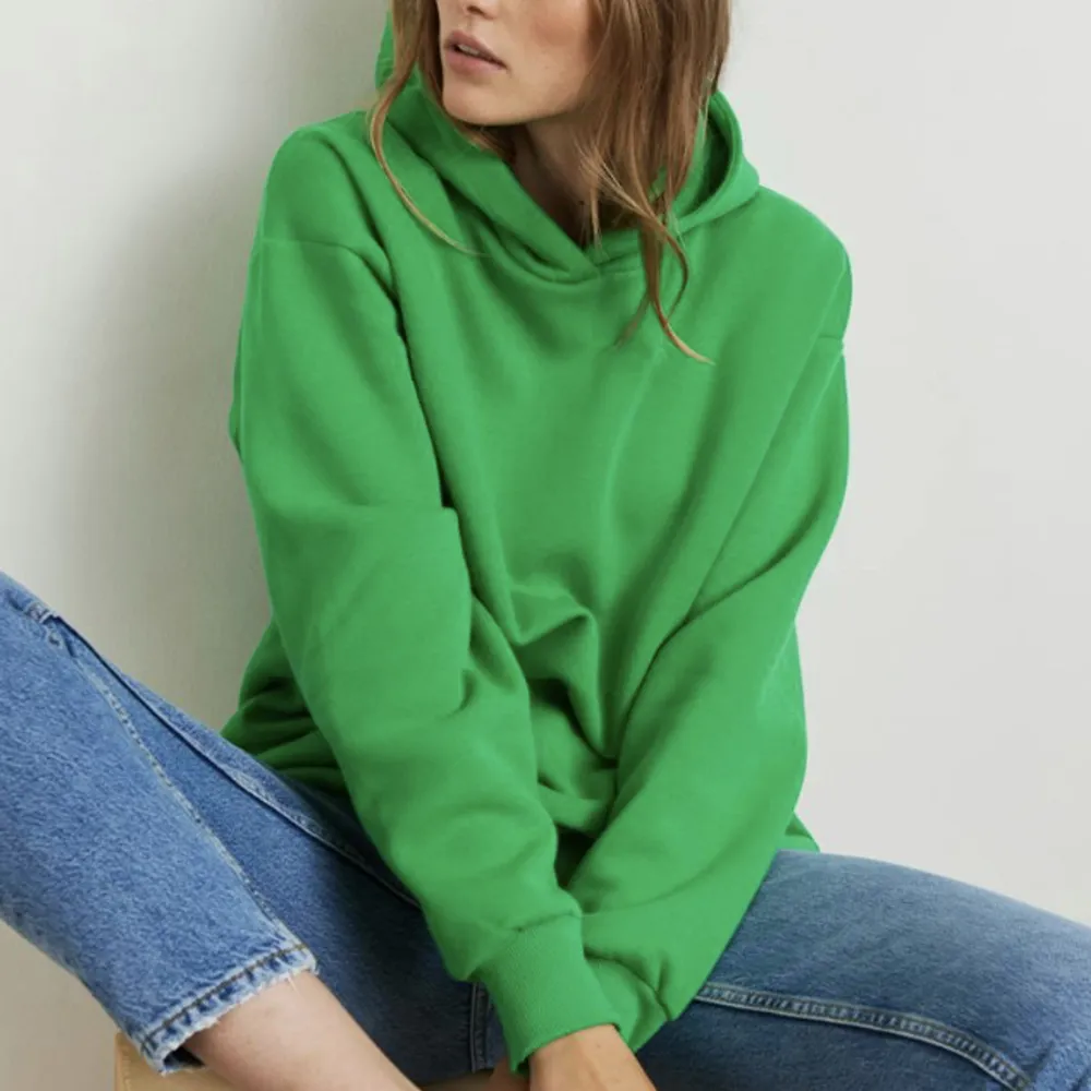 Oanvänd grön hoodie från Gina Tricot. Hoodies.