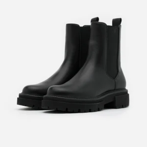 Svarta boots  - Svarta boots från Even&Odd. Storlek 38, sparsamt använda så fint skick. Nypris:559kr