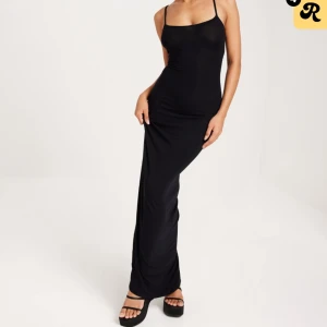 Maxiklänning - Säljer denna skims dupe💕💕 råkade beställa två, därav är den helt oanvänd! 