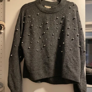 Tröja med pärlor  - Sticks ej