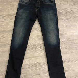 Replay Anbass Hyperflex Jeans  - Ett par feta hyperflex Jeans från replay i storlek 30! Hör av er vid minsta funderingar 