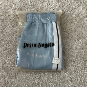 Palm angels byxor  - 9/10 skick storlek: M) har typ aldrig använt de.  