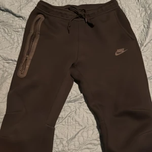 Nike tech byxor - Bra skick, inte använd så mycket