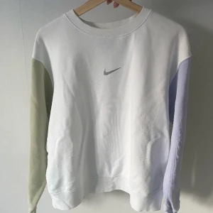 Sweatshirt från nike - Oversized, bra skick
