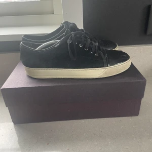 Lanvins - Säljer dessa lanvins i rätt bra skick, lite slitage inuti men inget som märks eller syns vid användning. Nypris ca 4000 ~ mitt pris 1700. Vid fler frågor eller funderingar är det bara att skriva, priset är diskuteringsbart