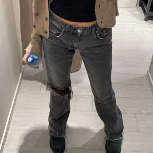 Säljer nu mina ass snygga jeans från Gina tricot!! Storlek 38 men passar bra på mig som vanligtvis är 34 (om man gillar att de inte sitter så tajt) 