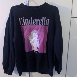 Sweatshirt  - Säljer denna tröja från hm då den inte kommer gilla användning längre 😊