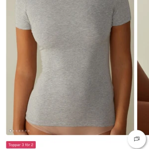 Intimissimi T-shirt  - Säljer denna populära t-shirts från intimissimi i superskönt mjukt och stretchigt material. Endast testad.  