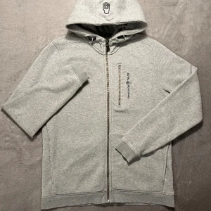  Sail Racing siphoodie - Bra skick, lite urtvättad obs dragkedjan på bröstfickan är trasig 