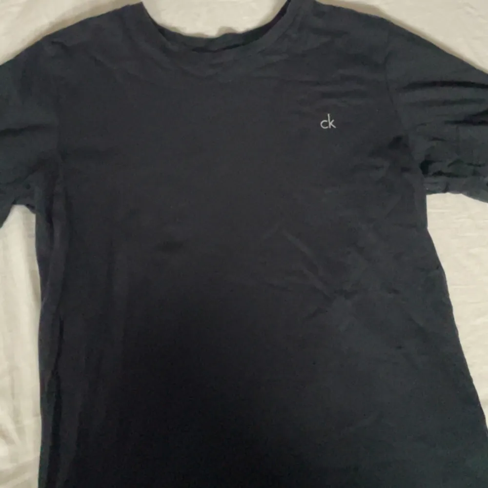 En svart Calvin Klein Tshirt, aldrig använd i storlek S. Köpare står för frakt. T-shirts.