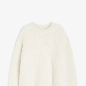 Stickad tröja - Jätte fin stickad tröja från hm köpt för 450 förra månaden, men har inte använt den så mycket därför säljer jag. Storlek M.