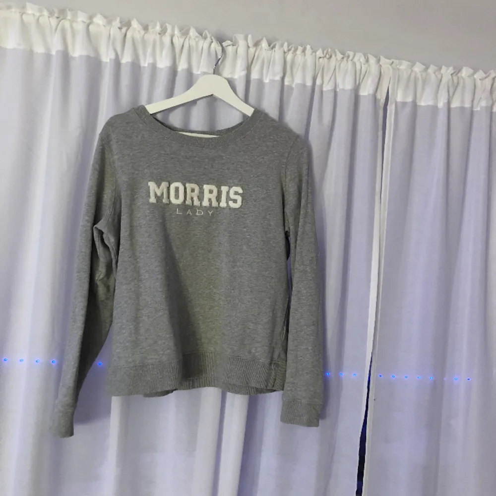 Super fin Morris tröja i storlek S men passar xs-m o kanske L med❤️ säljer den för den var för stor för mig! Den är i suuuper bra skick eftersom jag aldrig använt den❤️(säljer mycket på min plick i billiga priser eftersom min garderob är väldigt full😅). Tröjor & Koftor.