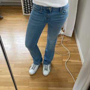 Jätte snygga bootcut jeans i stl 164💕