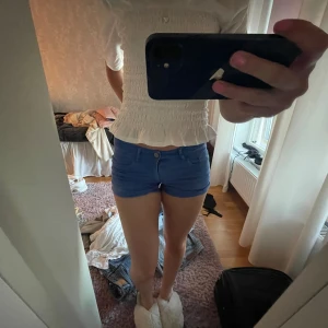 Jeansshorts  - Blå lågmidjade jeansshorts 