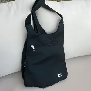 Super fin unik ryggsäck, köpt secondhand. Flera praktiska fack 