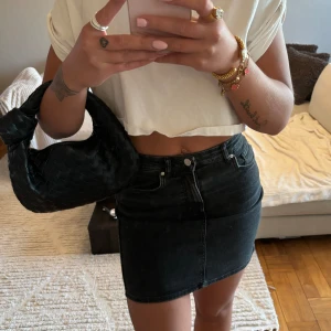 Jeanskjol - Jeanskjol från Zara storlek S. Fint skick. Köparen står för frakten 🩷