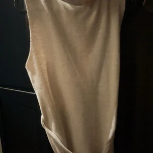 Zara - Hej bästa ni❤️ säljer denna ur snygga tröjan då jag inte känner att jag passar så bra i den❤️ 