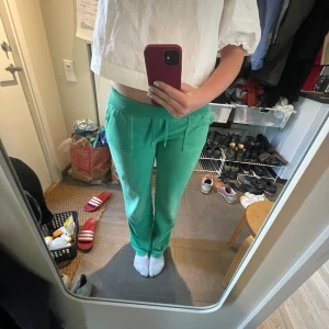 Juicy couture byxor - Säljer mina Juicy Couture byxor i storlek S. Väldigt sköna och knappt använda. Kontakta om du har några frågor💝