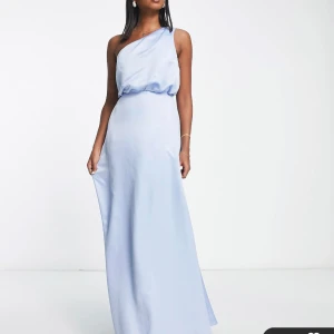 Balklänning - Säljer nu min super fina balklänning.🩵