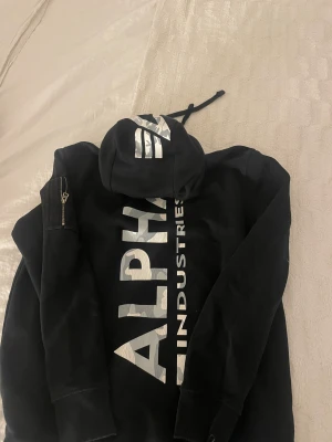 alpha industriers hoodie - strl L 