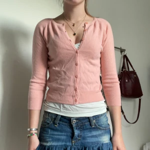 Filippa K kofta - Söt kofta, tre kvarts ärmar. Hör av er vid frågor eller fler bilder 