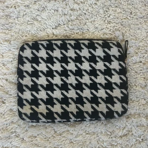 Dator fodral  - Snyggt data fodral som ej kommer till någon användning🩷