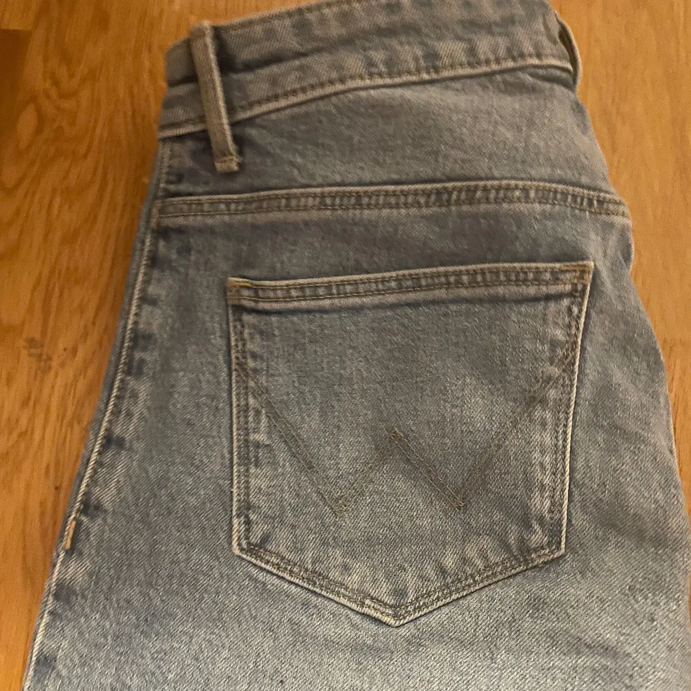 Skit snygga Wrangel jeans som nya Flare w27 L32 skriv om du är intresserad elr har frågor . Jeans & Byxor.