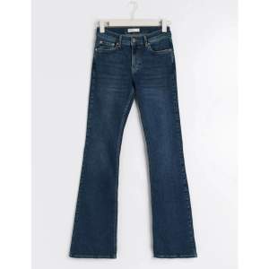 Helt oanvända jeans från Ginatricot i strl 34 regular. Passar väldigt bra på mig som är 162cm lång och vanligtvis bär S💕