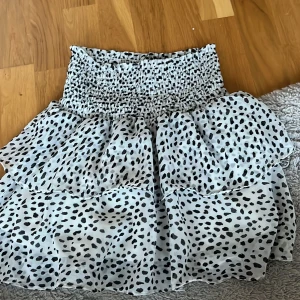 Chelsea - Säljer denna fina Chelsea kjolen som jag köpte på plick förra sommaren och jag säljer den för att den inte kommer till användning 