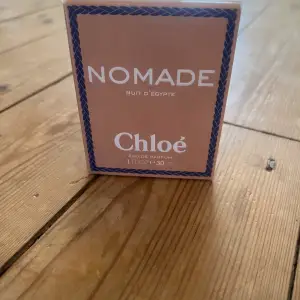 Säljer en helt oöppnad Chloé parfym i doften Nomade. 