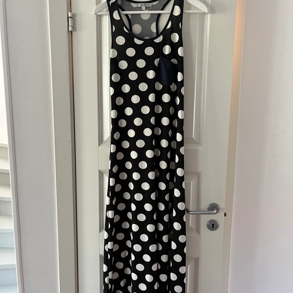 Prickig lång klänning