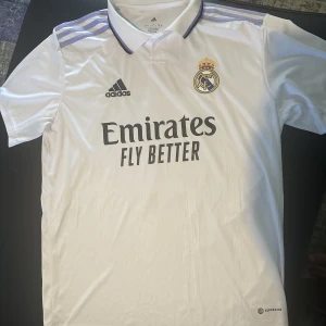 Real Madrid Tröja  - Real Madrid tröja nummer: 8  Toni Kroos